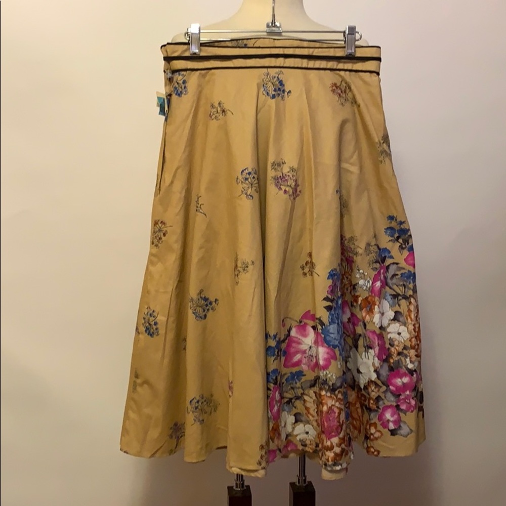 🚫SOLD🚫Vintage NOS Floral Print Skirt - Picture 4 of 6
